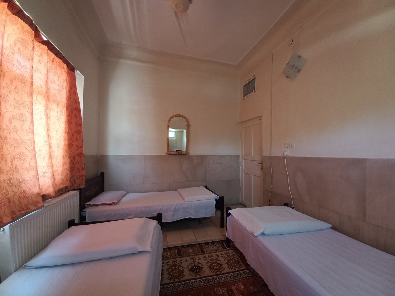 مسافرخانه جهان - واحد سه تخته