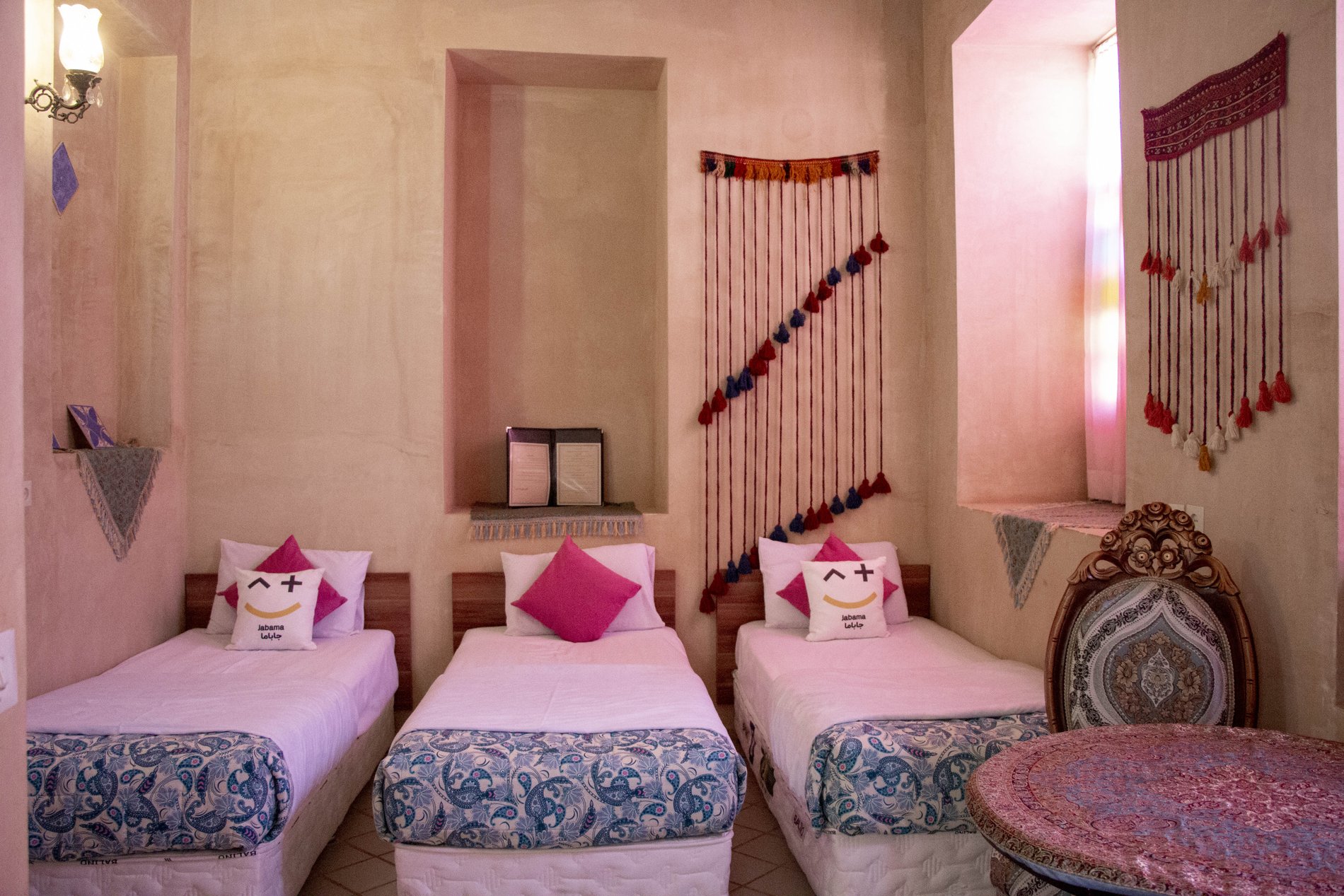 اقامتگاه سنتی ماه منیر - واحد سه تخته ترنج