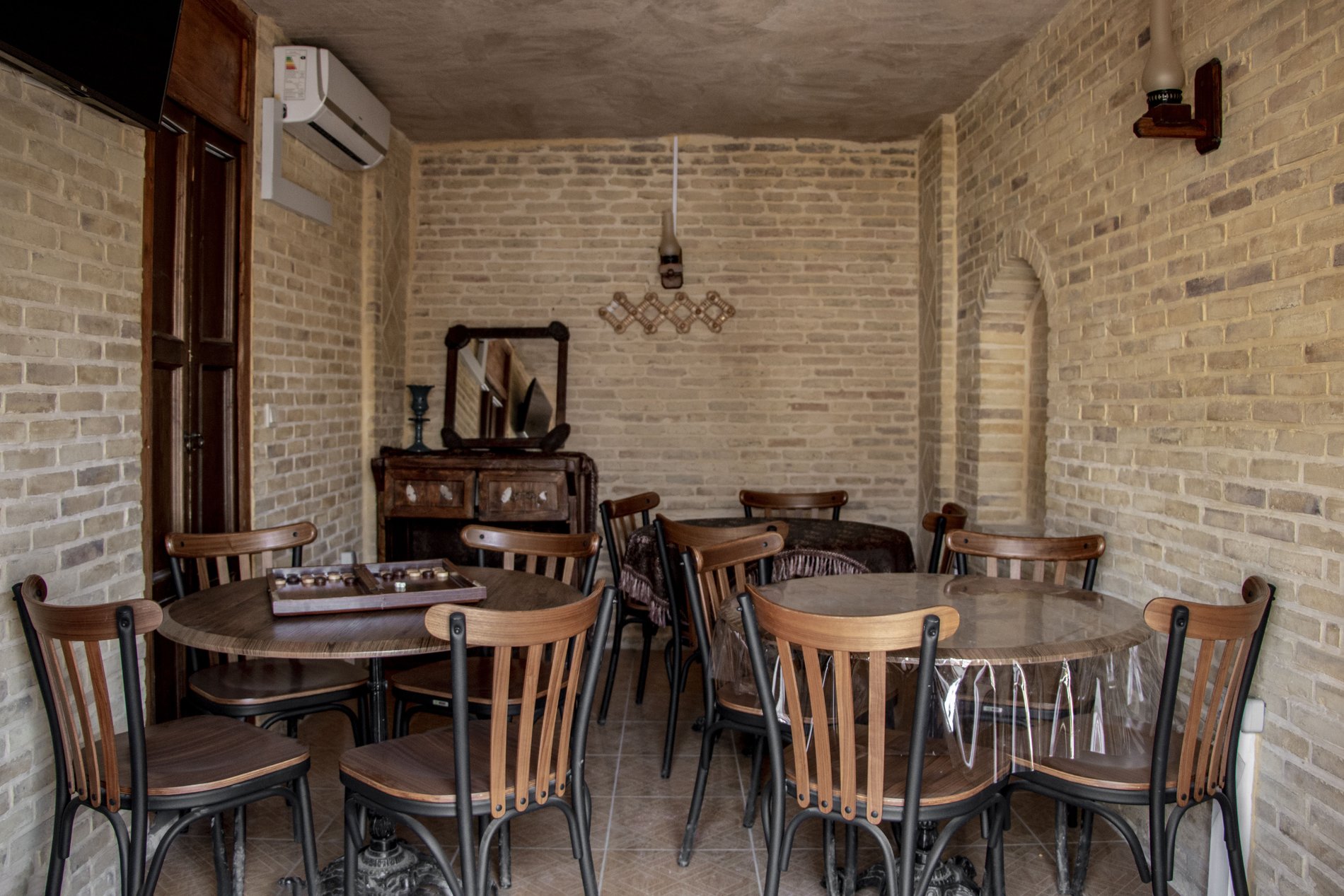 فروغ مهر - واحد زیر زمین