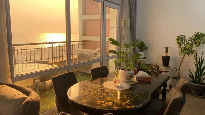 آپارتمان دوخوابه ساحلی یلدا - میز ناهارخوری
