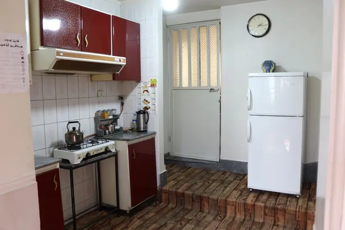 سوئیت یک خوابه هنر 2 - ادویه جات آشپزی،فلاکس چایی واستکان،کتری،یخچال،گاز