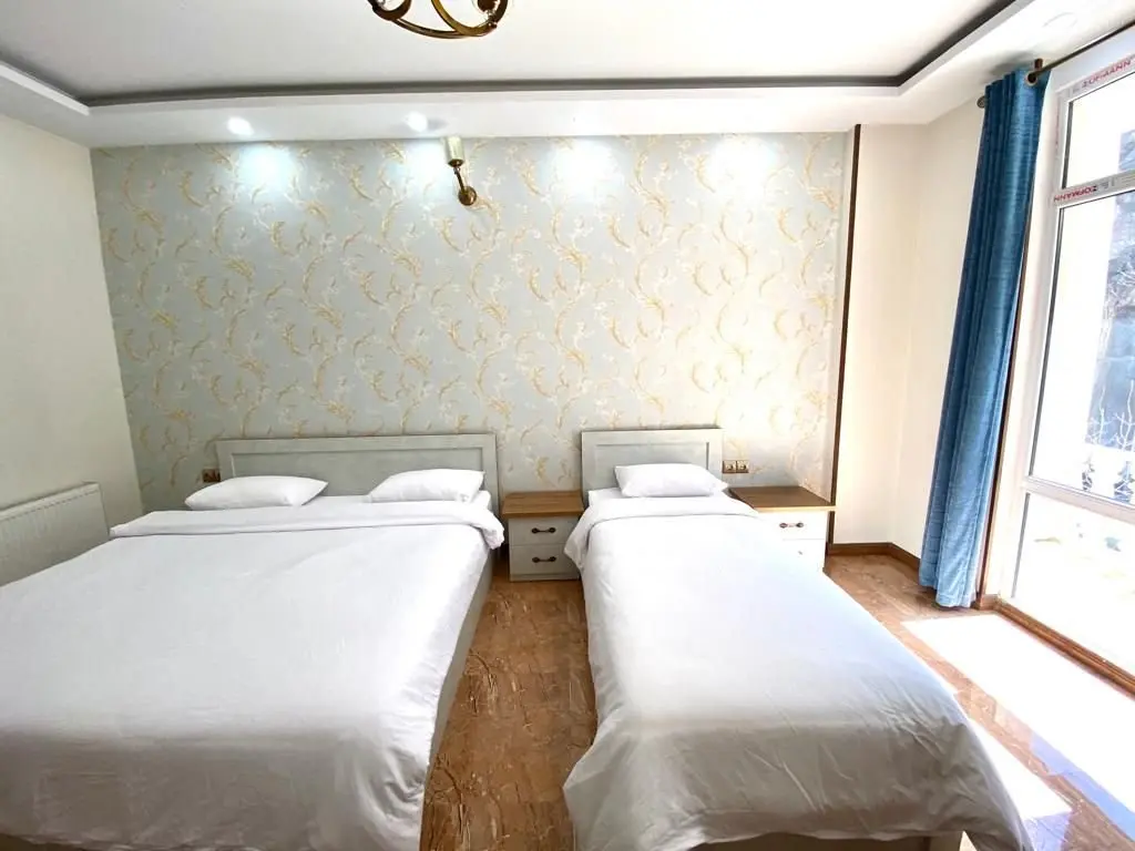 سوئیت کیومرث - واحد سه تخته 2