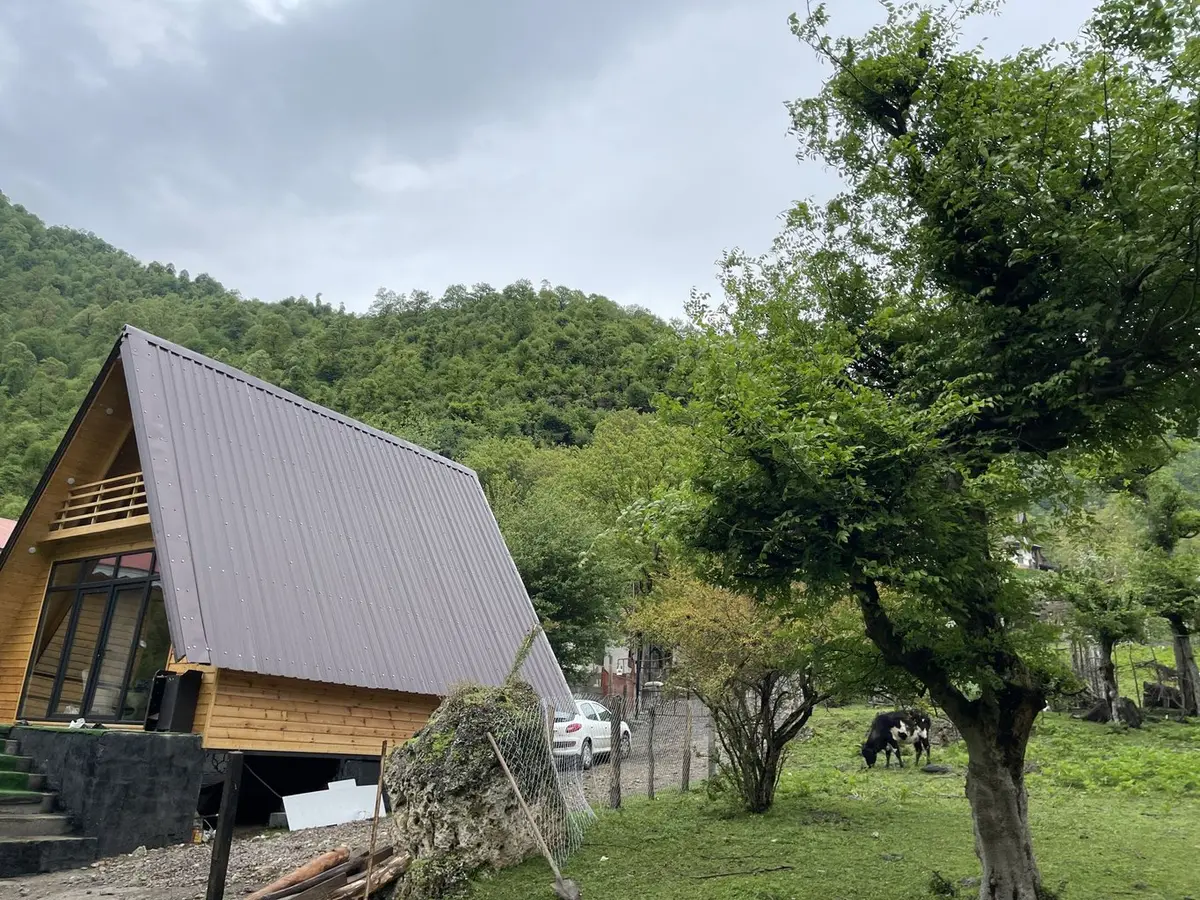 کلبه دوخوابه سوئیسی اسب ریسه