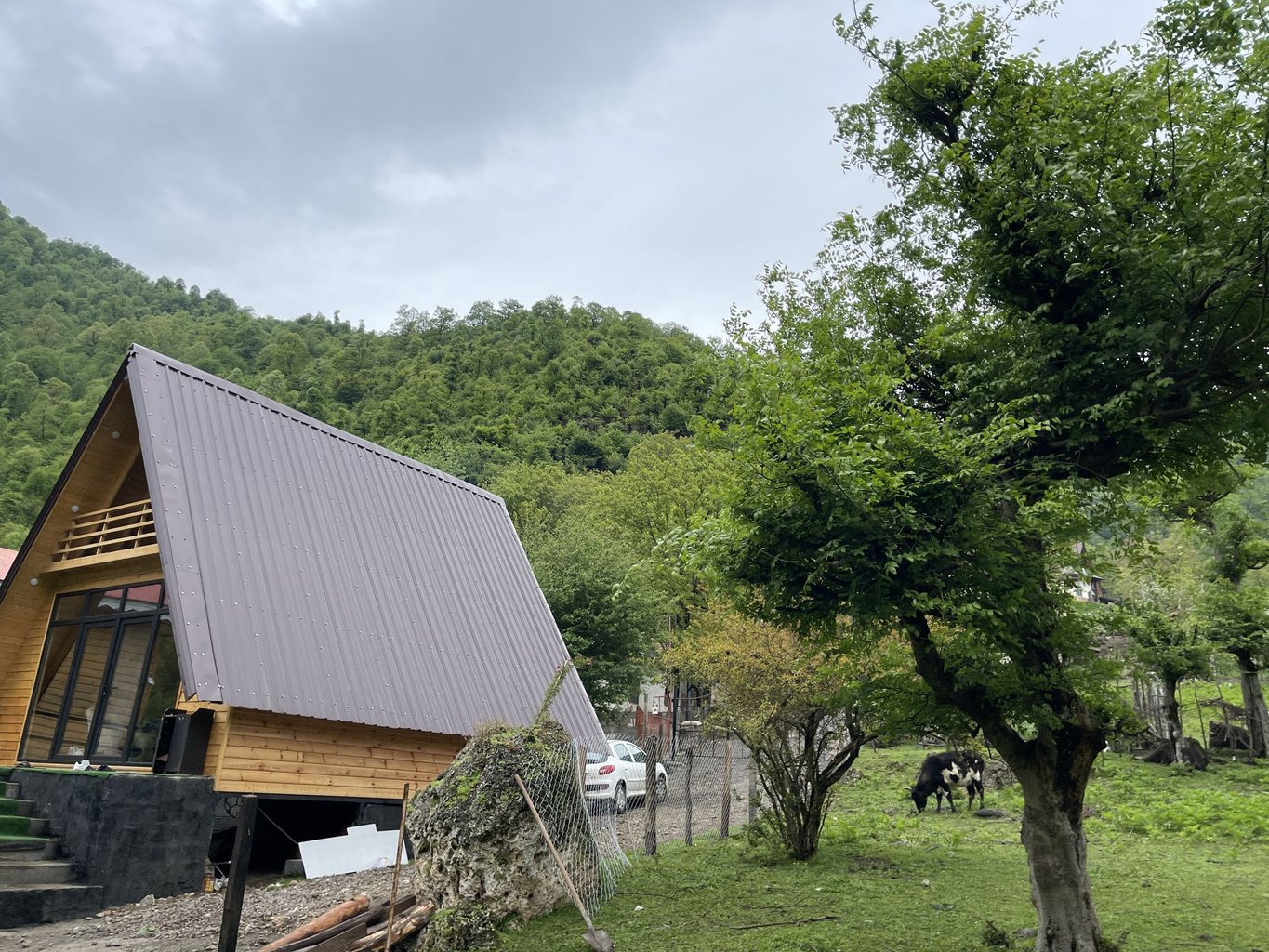 کلبه کلبه دوخوابه سوئیسی ییلاقات ماسال، اسب ریسه