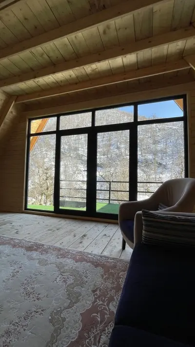 کلبه دوخوابه سوئیسی اسب ریسه