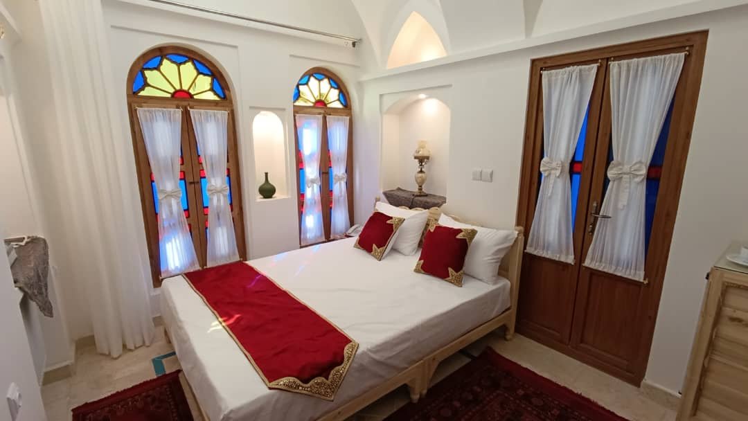 اقامتگاه سنتی عمارت شمسه - واحد رویا - نغمه