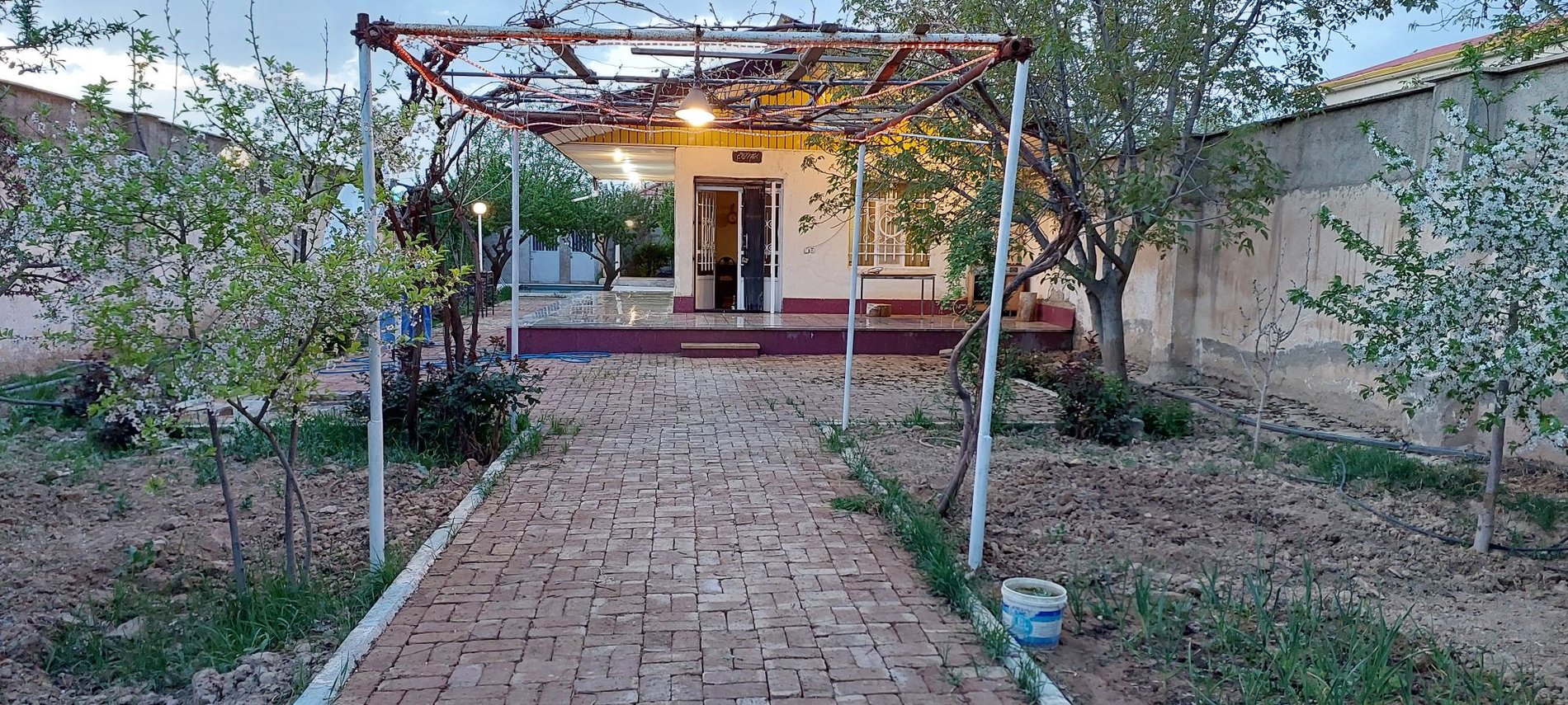 ویلا دوخوابه استخردار آبگرم باغ زنبق - ویلا باغ استخر دار در کردان