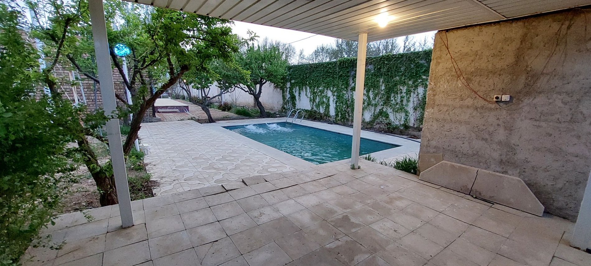 ویلا دوخوابه استخردار آبگرم باغ زنبق