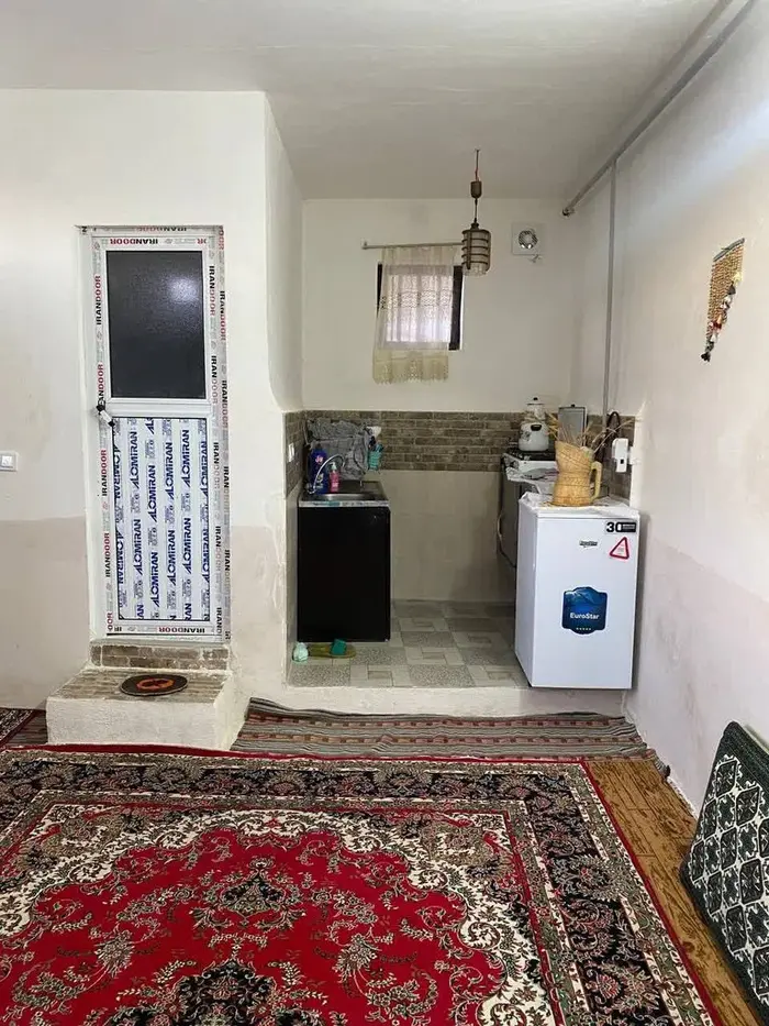 بوم گردی ترنه - واحد یک خوابه چشمه - آشپزخانه و حمام و دستشویی