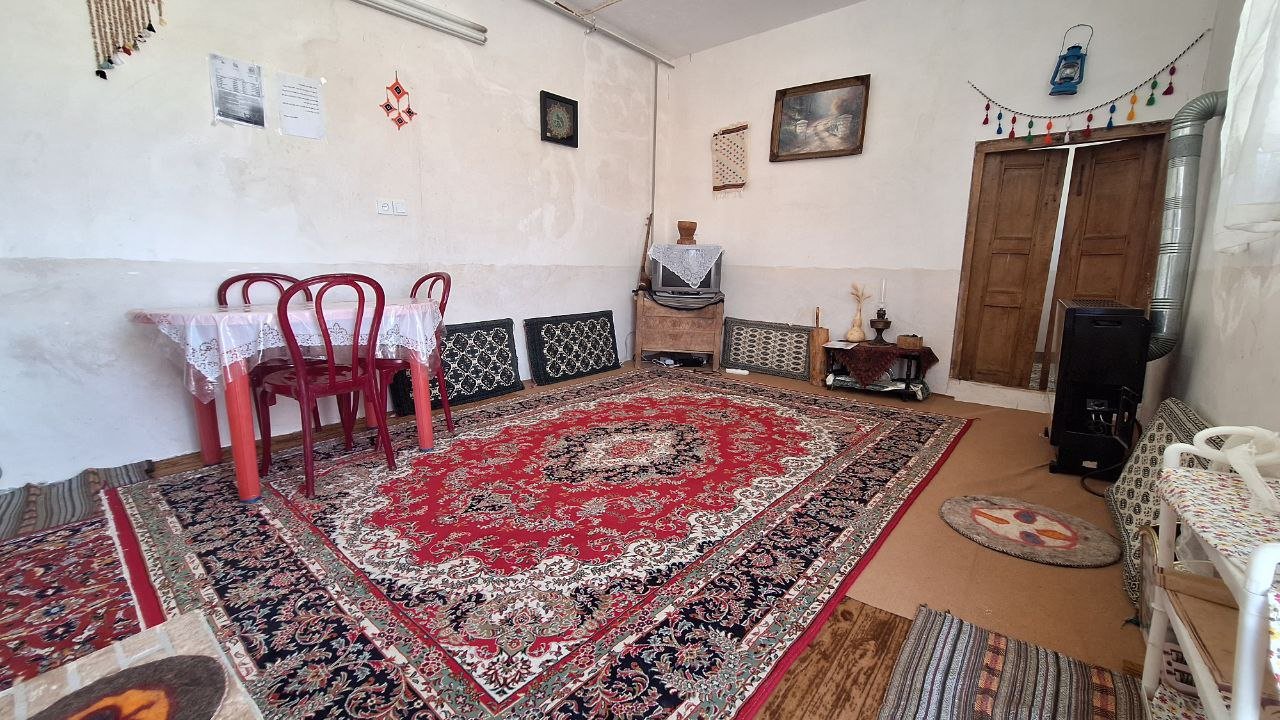 بوم گردی بومگردی ترنه - واحد یک خوابه چشمه