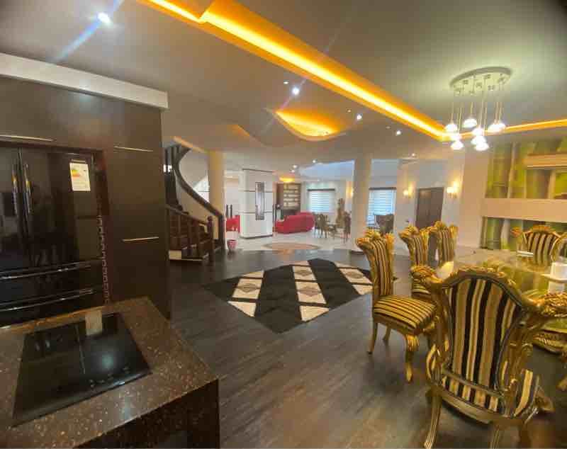 ویلا چهارخوابه استخردار آبگرم عمارت شارمین