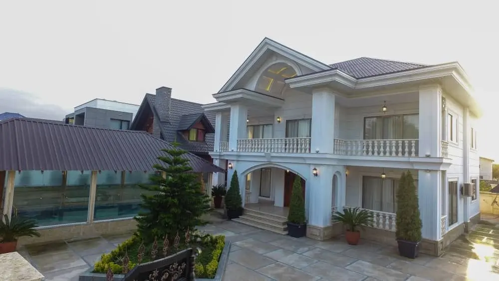 ویلا چهارخوابه استخردار آبگرم سروستان