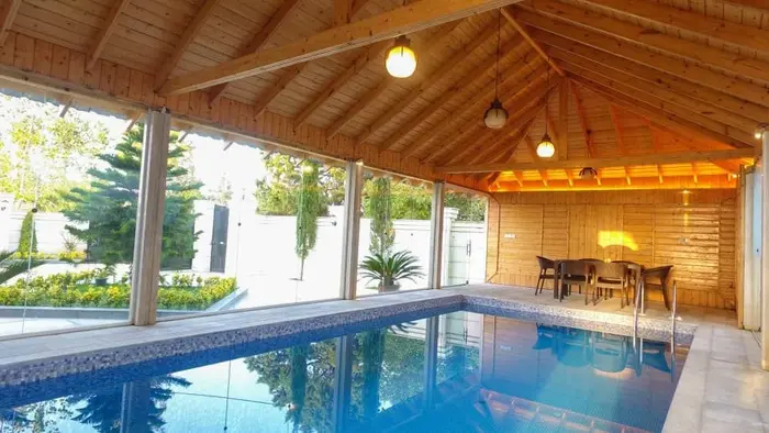 ویلا چهارخوابه استخردار آبگرم سروستان