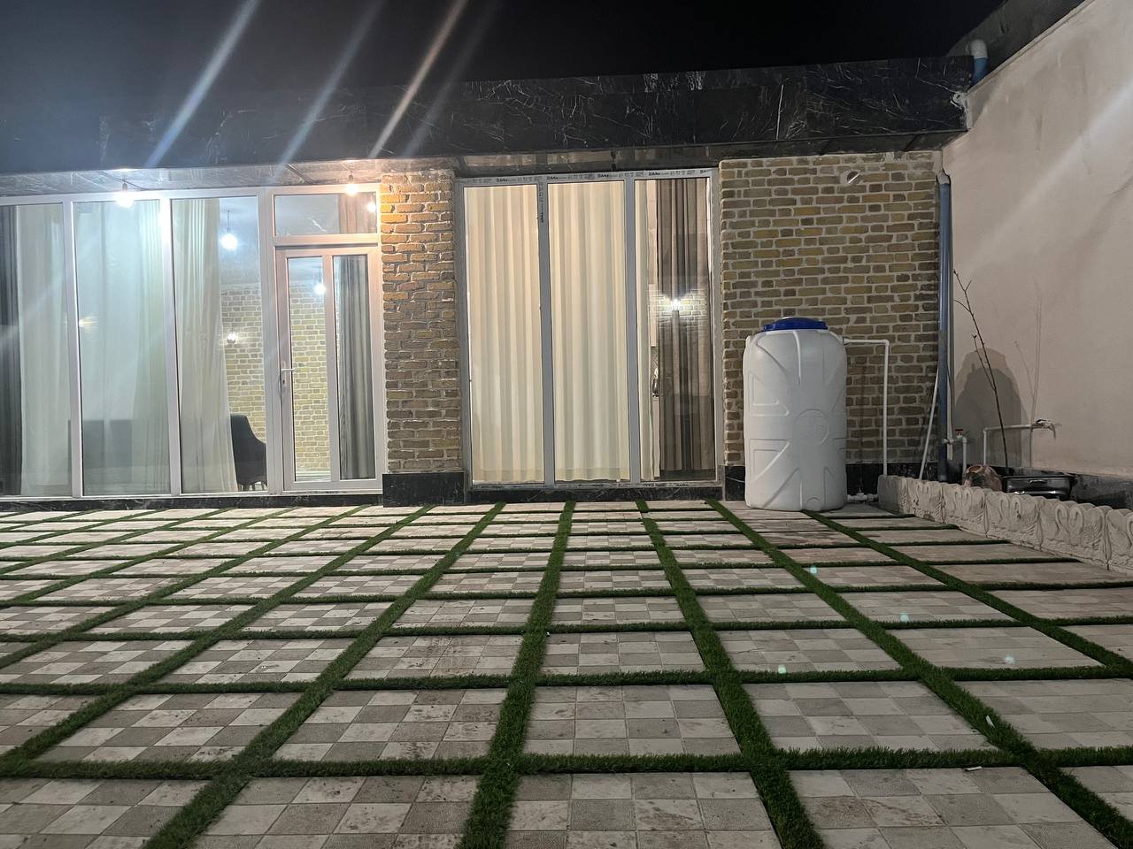 یک خوابه استخردار قائم