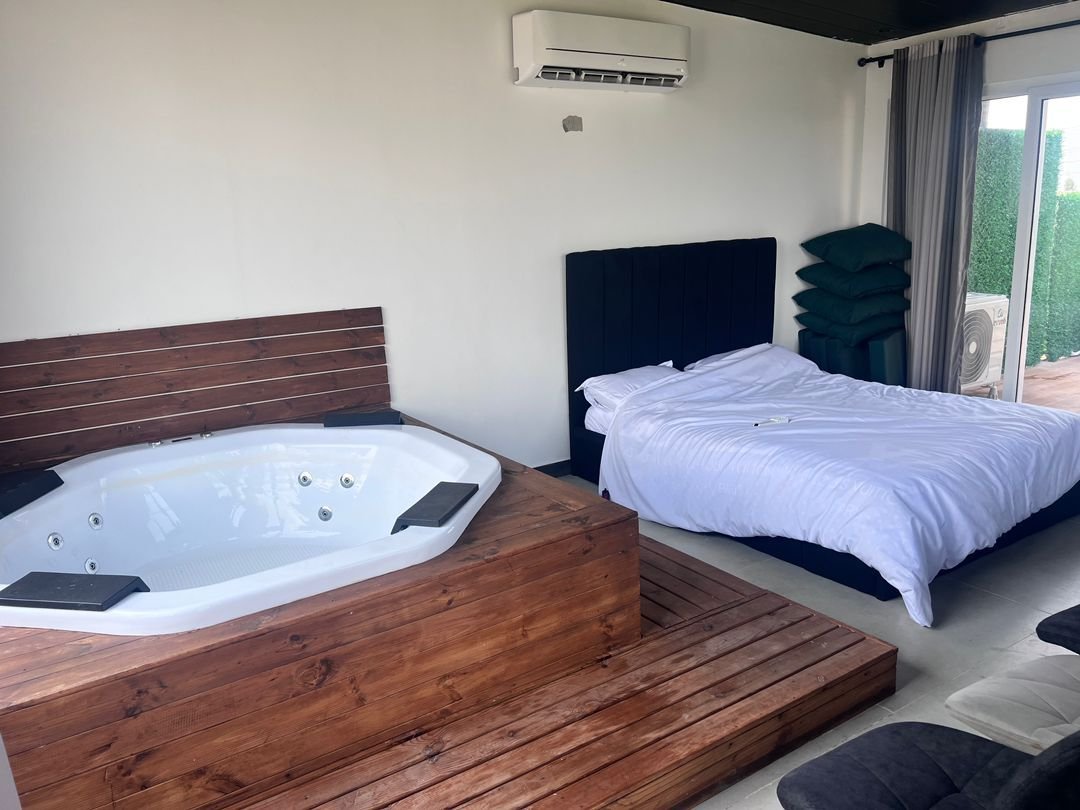 سه خوابه استخردار آبگرم بوستان هوپ