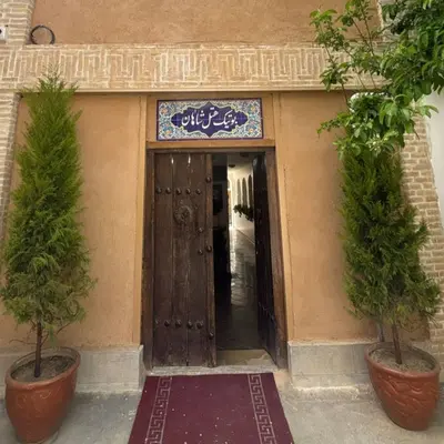 اقامتگاه سنتی شاهان - واحد شاه نشین سه تخته