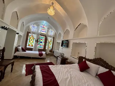 اقامتگاه سنتی شاهان - واحد شاه نشین سه تخته