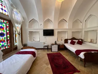 اقامتگاه سنتی شاهان - واحد شاه نشین سه تخته