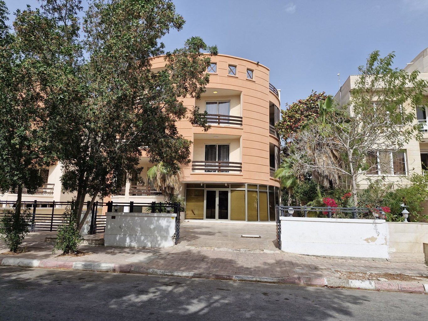 دوخوابه هیرمند شهرک صدف واحد 5