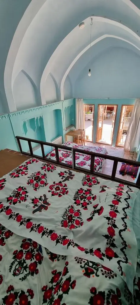 بوم گردی عروسک و اسباب بازی - واحد 2 - دو تشک سنتی ثابت در نیم طبقه 