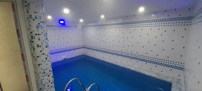 ویلا دوخوابه استخردار آبگرم باران - استخر