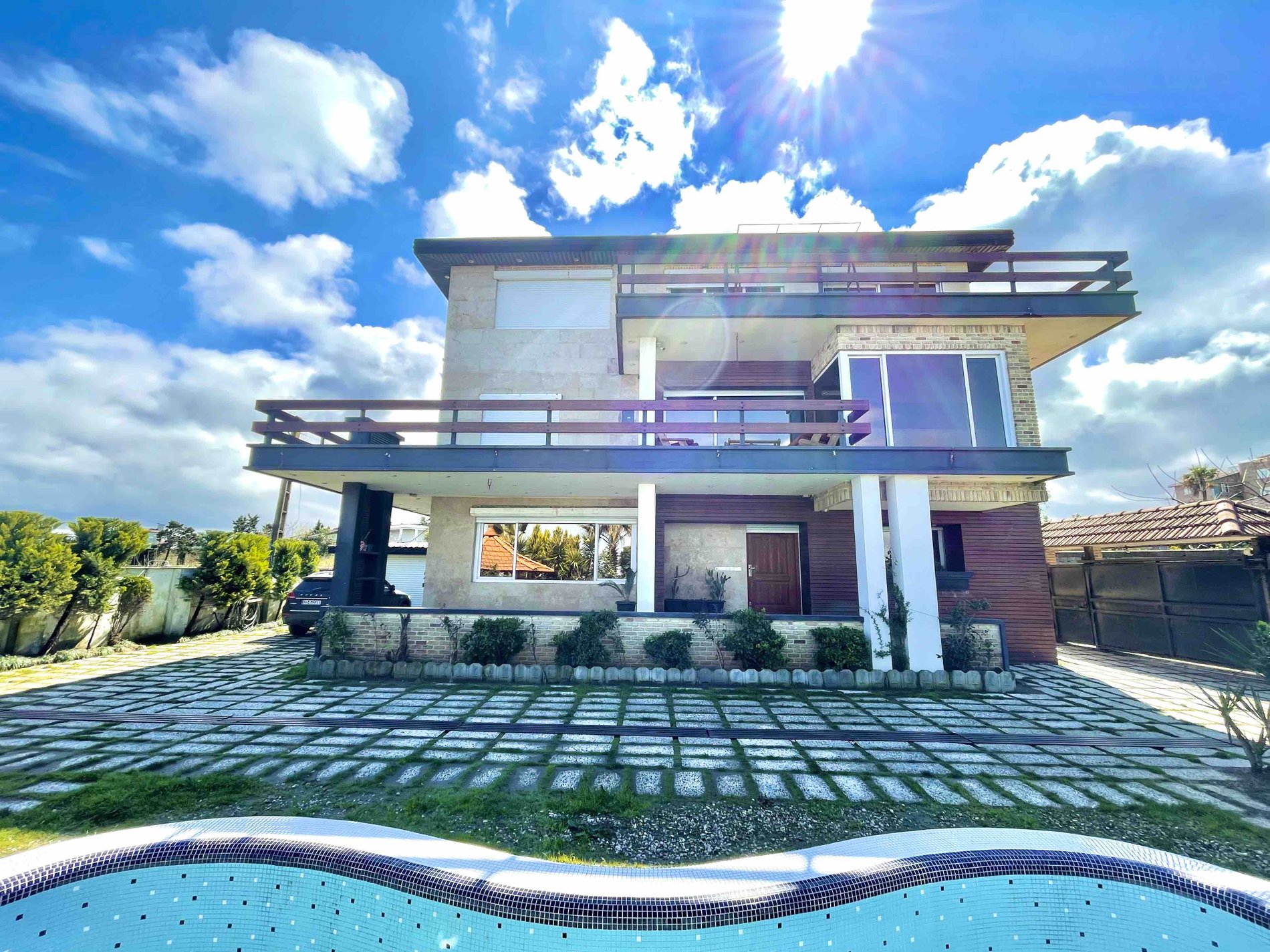 ویلا پنج خوابه دوبلکس استخردار آبگرم کاسپین - نماي ساختمان