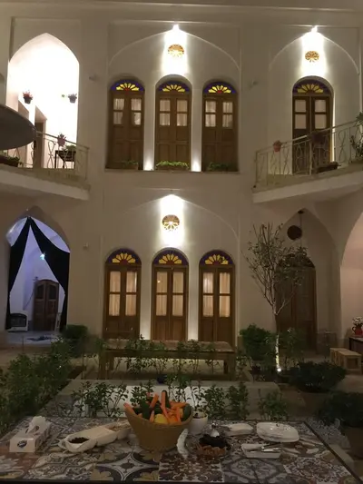 اقامتگاه سنتی فلت سرای امیرواحد گوشواره سینگل