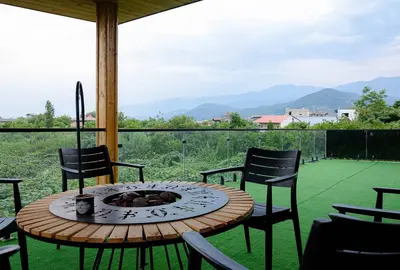 کلبه سه خوابه سوئیسی استخردار آبگرم فانوس