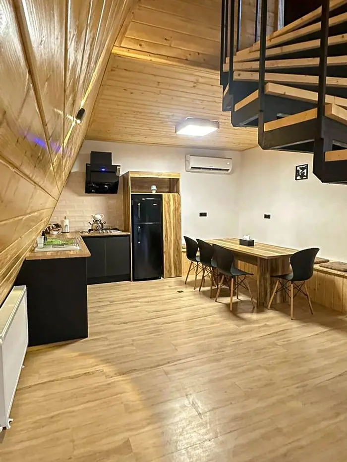 کلبه سه خوابه سوئیسی استخردار آبگرم فانوس - آشپزخانه