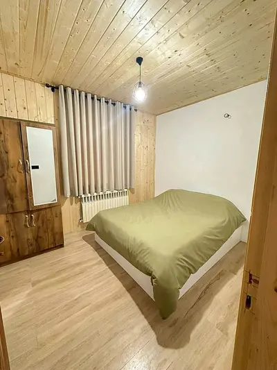 کلبه سه خوابه سوئیسی استخردار آبگرم فانوس