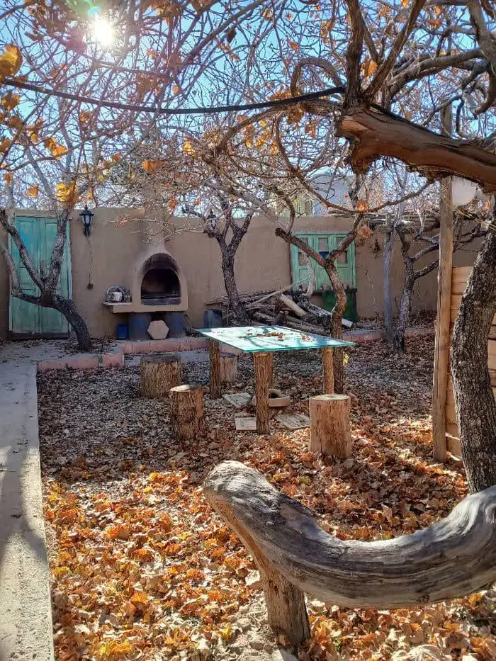 بوم گردی رادین - واحد 1 - حیاط اقامتگاه