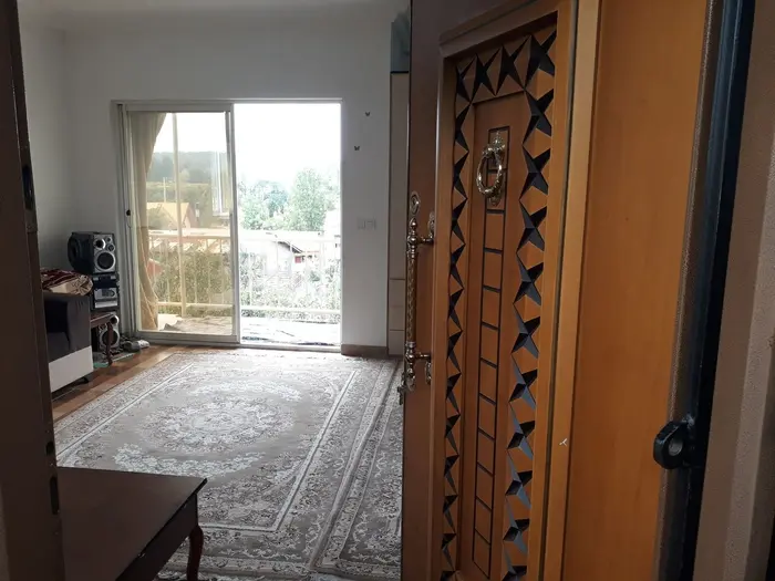 سوئیت فلت عالیشاه - ورودی اتاق و نمای داخل و بالکن