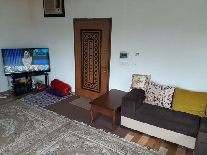 سوئیت فلت عالیشاه - محیط داخل و مبل و تلویزیون