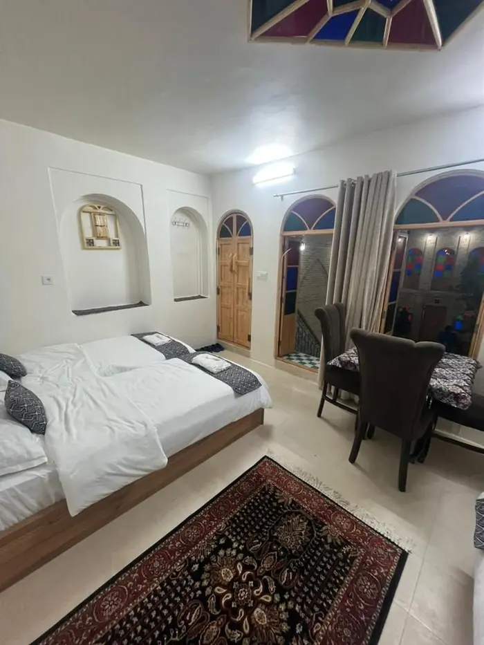 بوم گردی خانه همای - واحد پنج دری