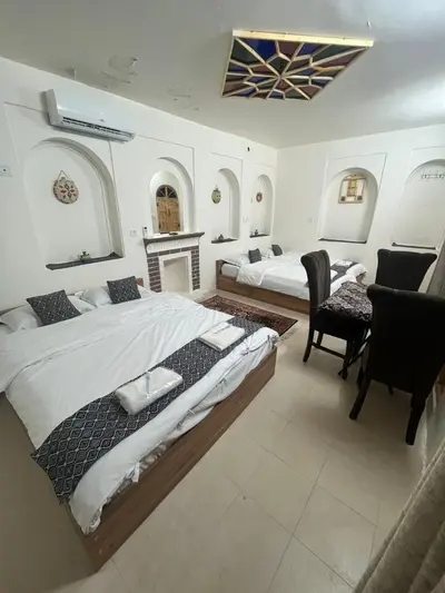 بومگردی خانه همای - واحد پنج دری