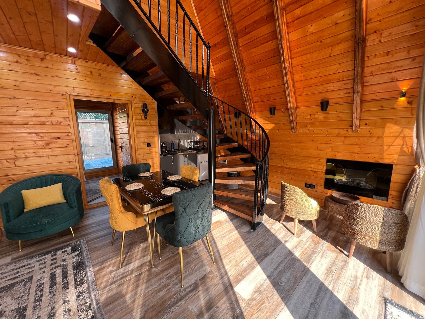 دوخوابه استخردار آبگرم ژینگو