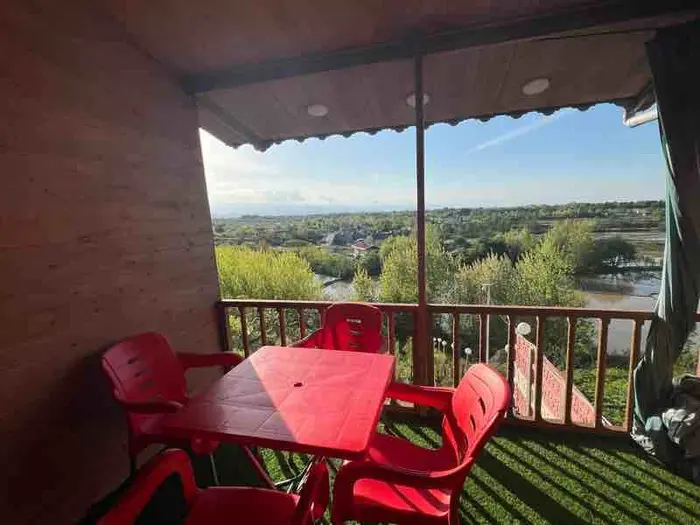 کلبه یک خوابه بهشت کوچک 4 - انتخاب عنوان تصویر