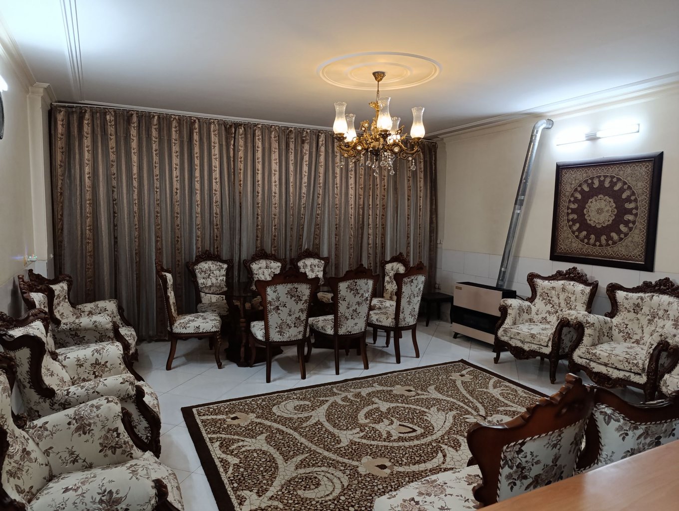 آپارتمان دوخوابه چهل‌ستون