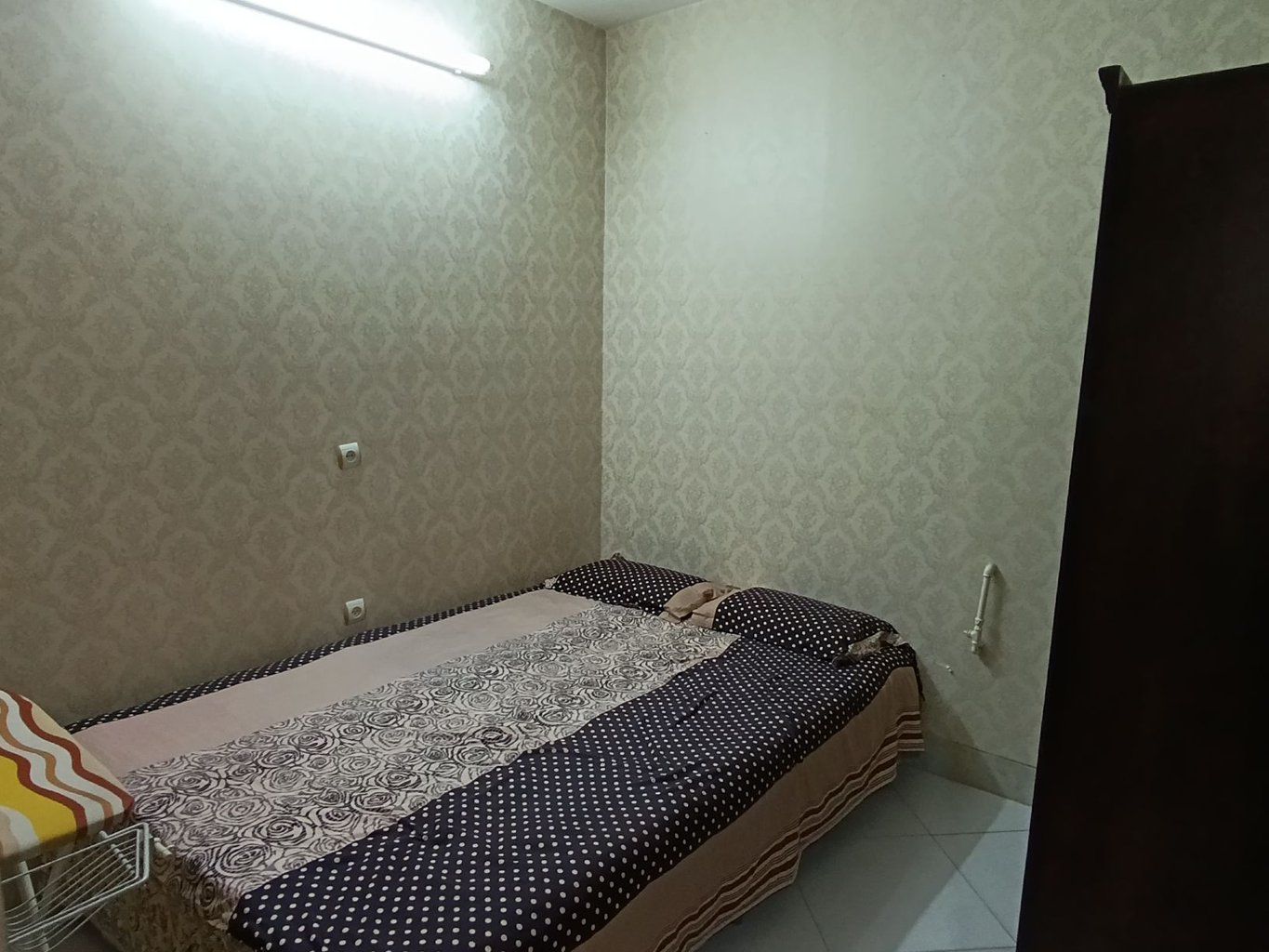 آپارتمان دوخوابه چهل‌ستون