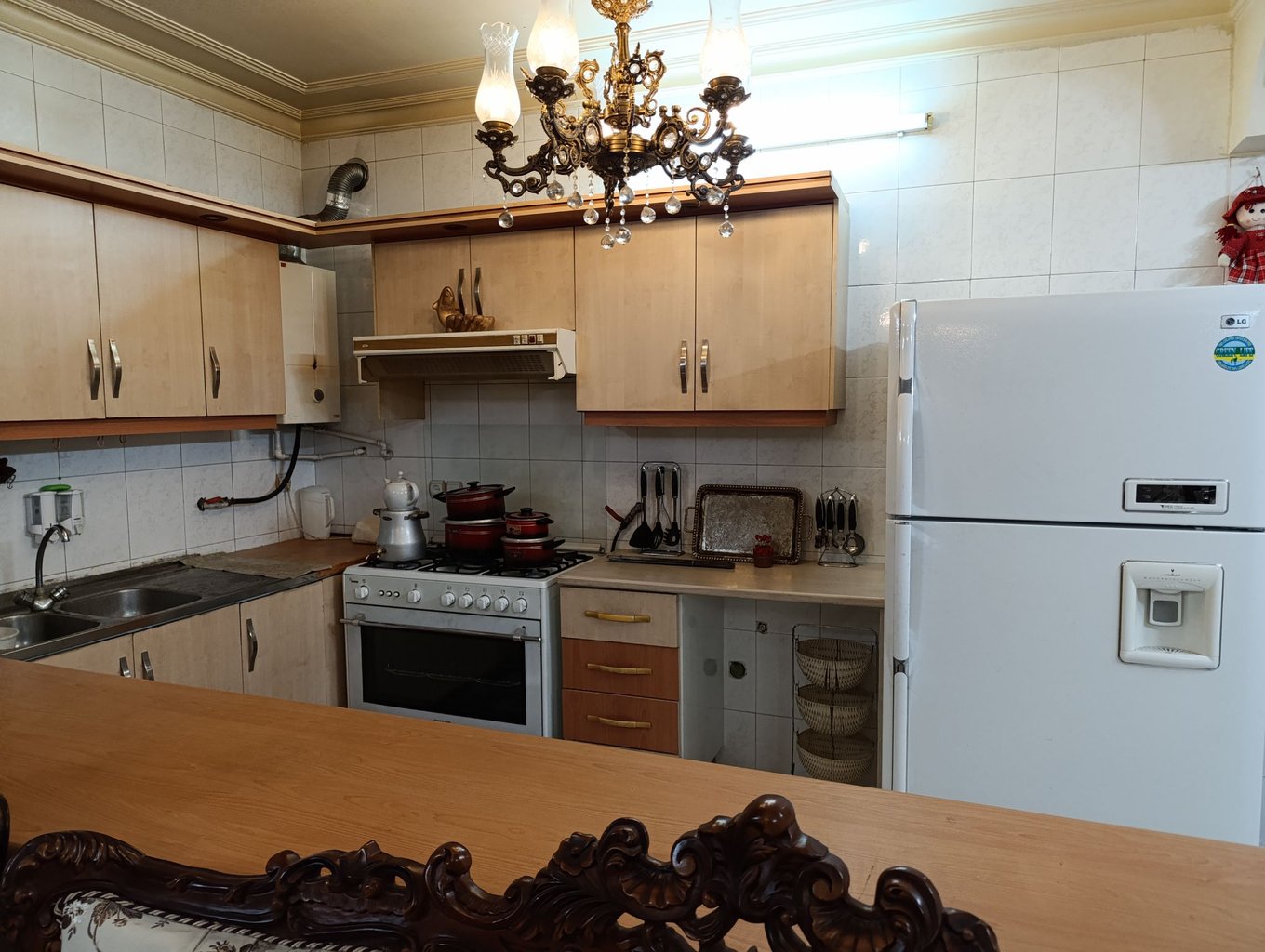 آپارتمان دوخوابه چهل‌ستون