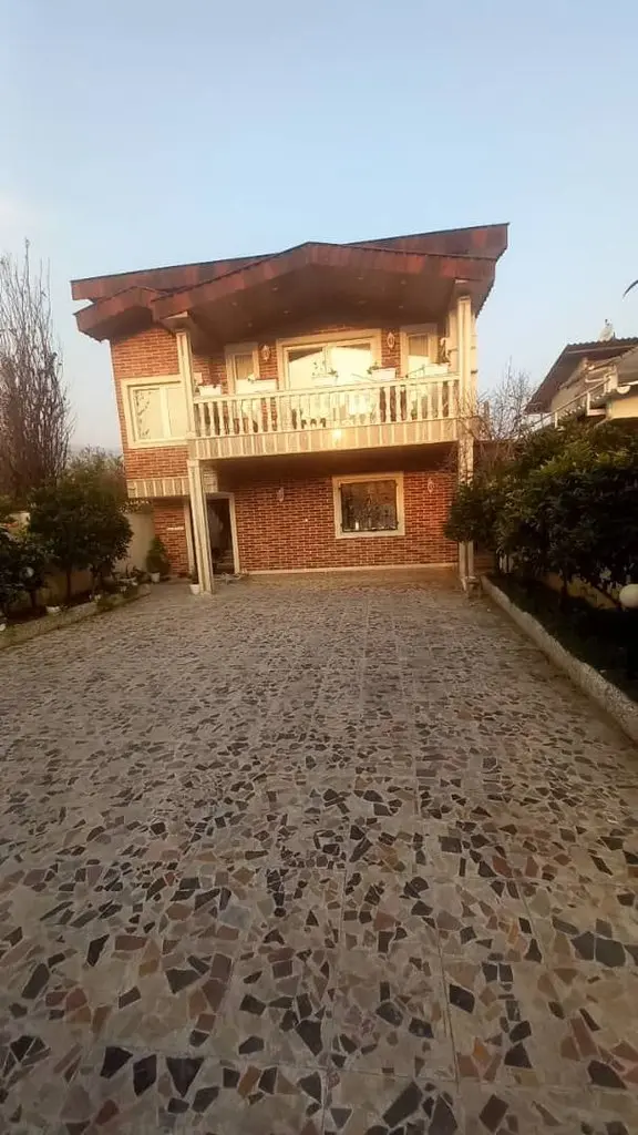 سوئیت دوخوابه دوبلکس بلترک - نمای ساختمان و حیاط