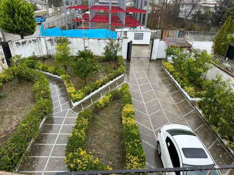 ویلا پنج خوابه سعید - نمای بالکن به حیاط