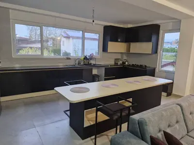 ویلا سه خوابه استخردار آبگرم پشت شهر