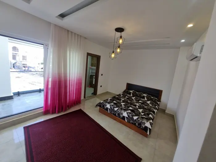 ویلا سه خوابه ساحلی تریپلکس خانه دریا - اتاق شماره یک به همراه تراس