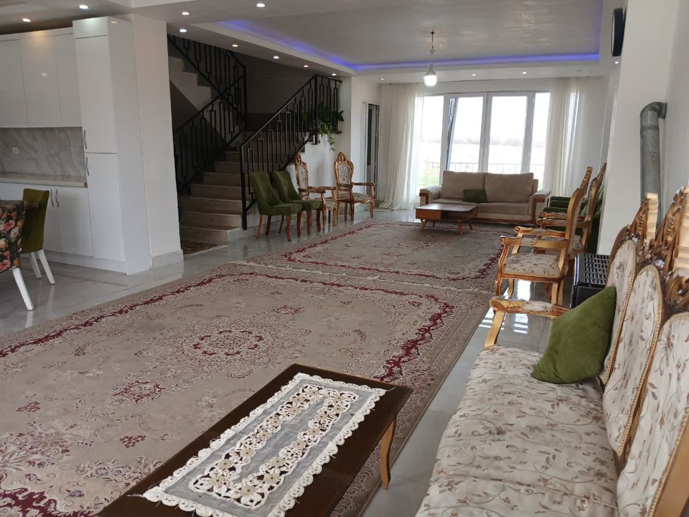 ویلا دوخوابه دوبلکس سپید 1