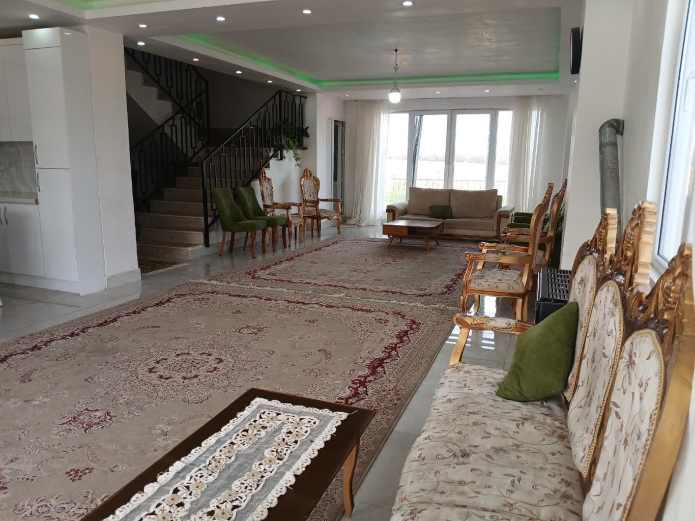 ویلا دوخوابه دوبلکس سپید 1