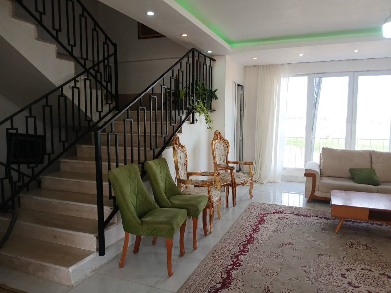 ویلا دوخوابه دوبلکس سپید 1