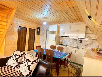 کلبه دوخوابه سوئیسی قصر چوب