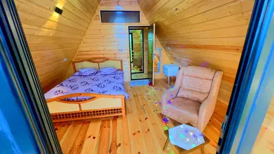 کلبه دوخوابه سوئیسی قصر چوب