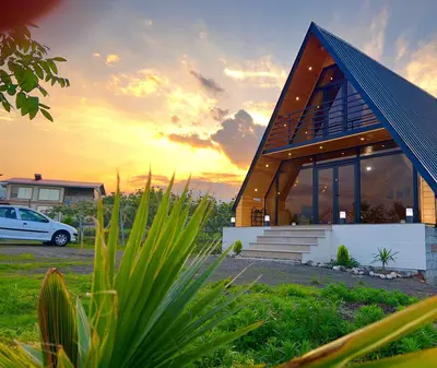 کلبه دوخوابه سوئیسی قصر چوب